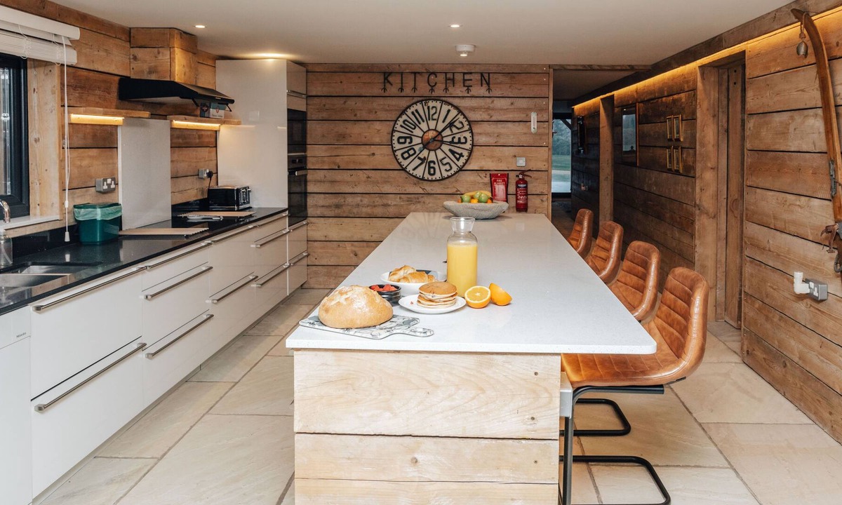 Cuddesdon House | Owl Barn - Ski Chalet Style