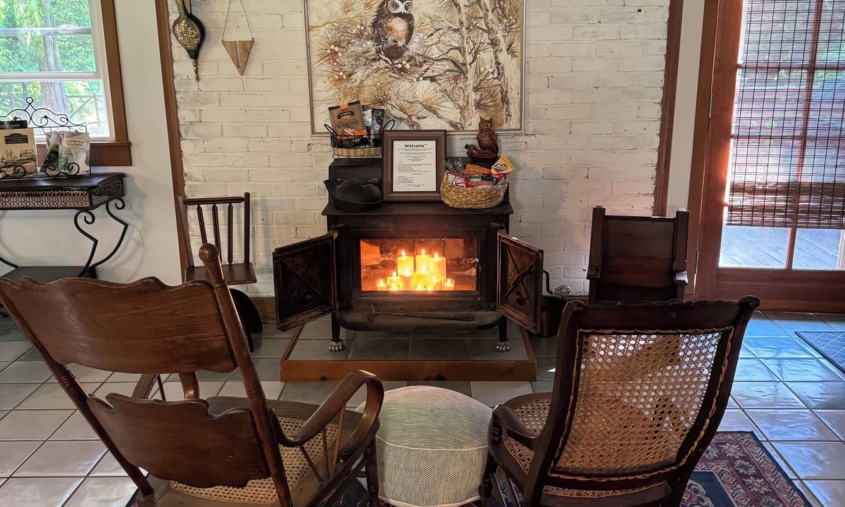 Wolf Creek House | Owl's Nest 2- With 2 floors to spread out, bring the whole gang! Including pets