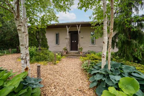 Carrying Place Bed & Breakfast | Owl's Nest Suites