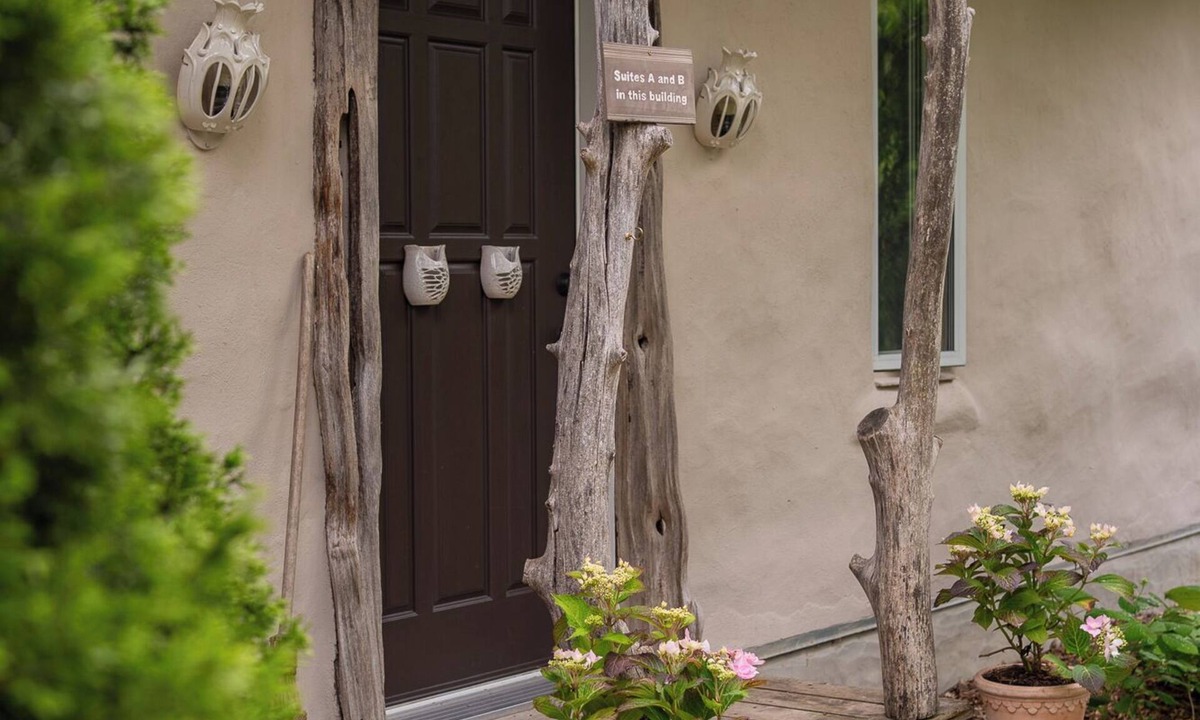Carrying Place Hotel | Owl's Nest Suites