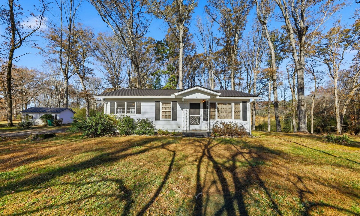 Helen Cottage | "Owl’s Hideaway | Cleveland Escape with 2 Fire Pit