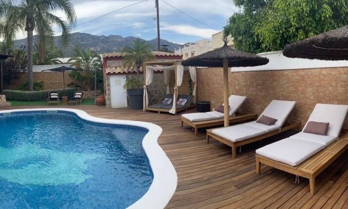 Alcanar Ski Chalet | Owner Joan Andreu Calvet Fosch, Luxury villa with private pool.