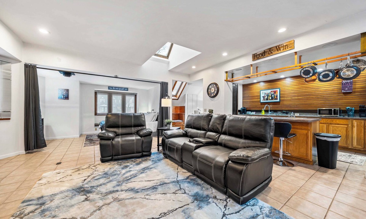 Downtown Rochester Apartment | Oxford-Park Avenue Luxury Suite