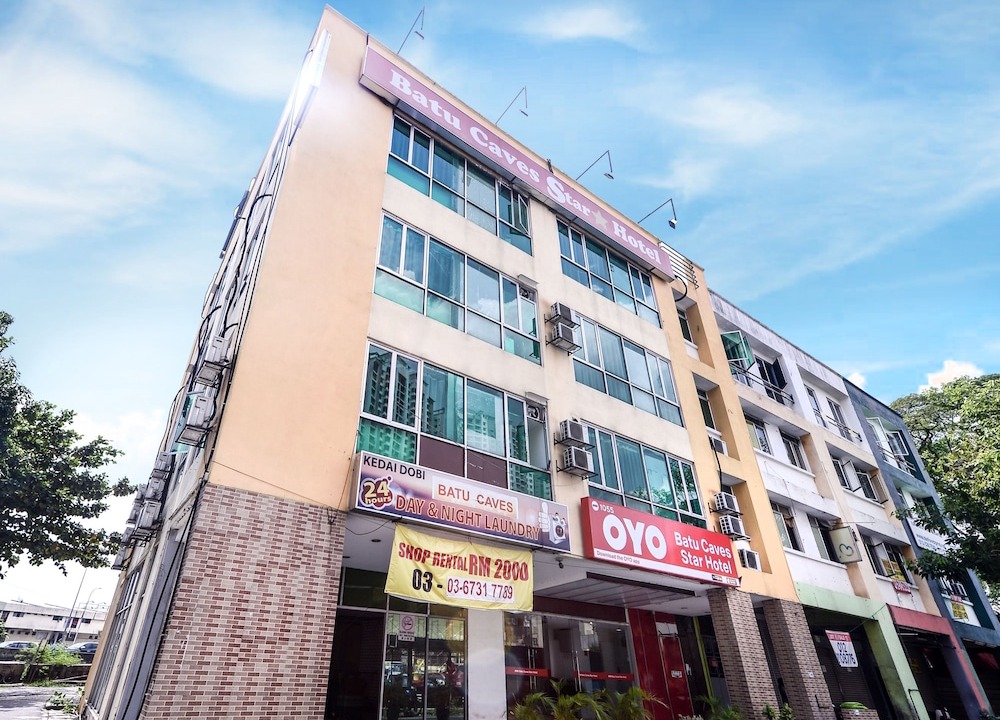 Medan Batu Caves Hotel | OYO 1055 Batu Caves Star Hotel