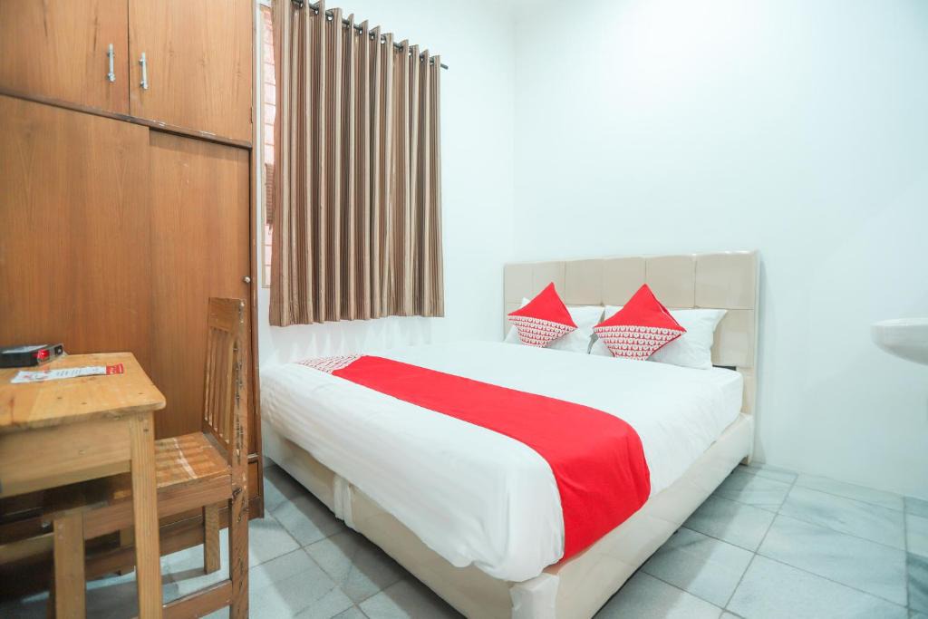 Kebon Kacang Hotel | OYO 150 Harmoni Residence