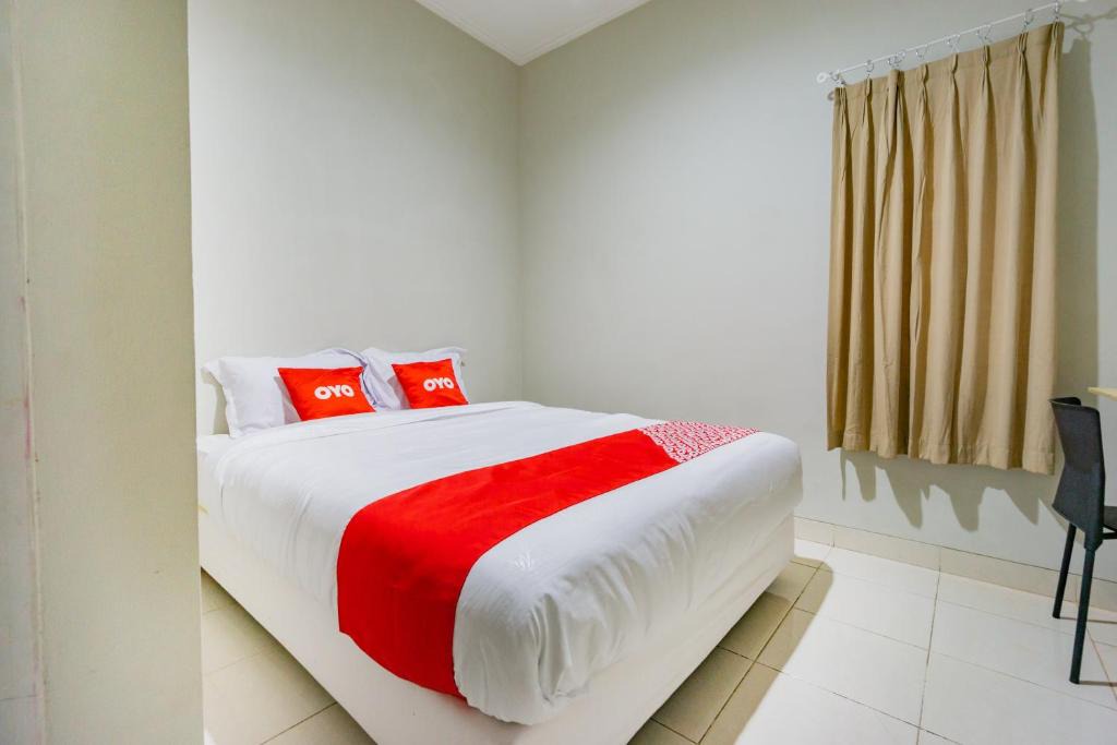 Jatinegara Hotel | OYO 2416 Griya Otista Syariah