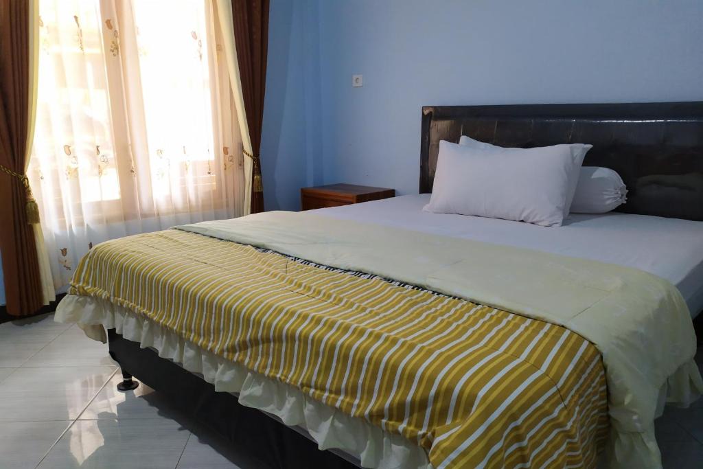 Taliwang Hotel | OYO 2423 Hotel Tubalong Taliwang Syariah