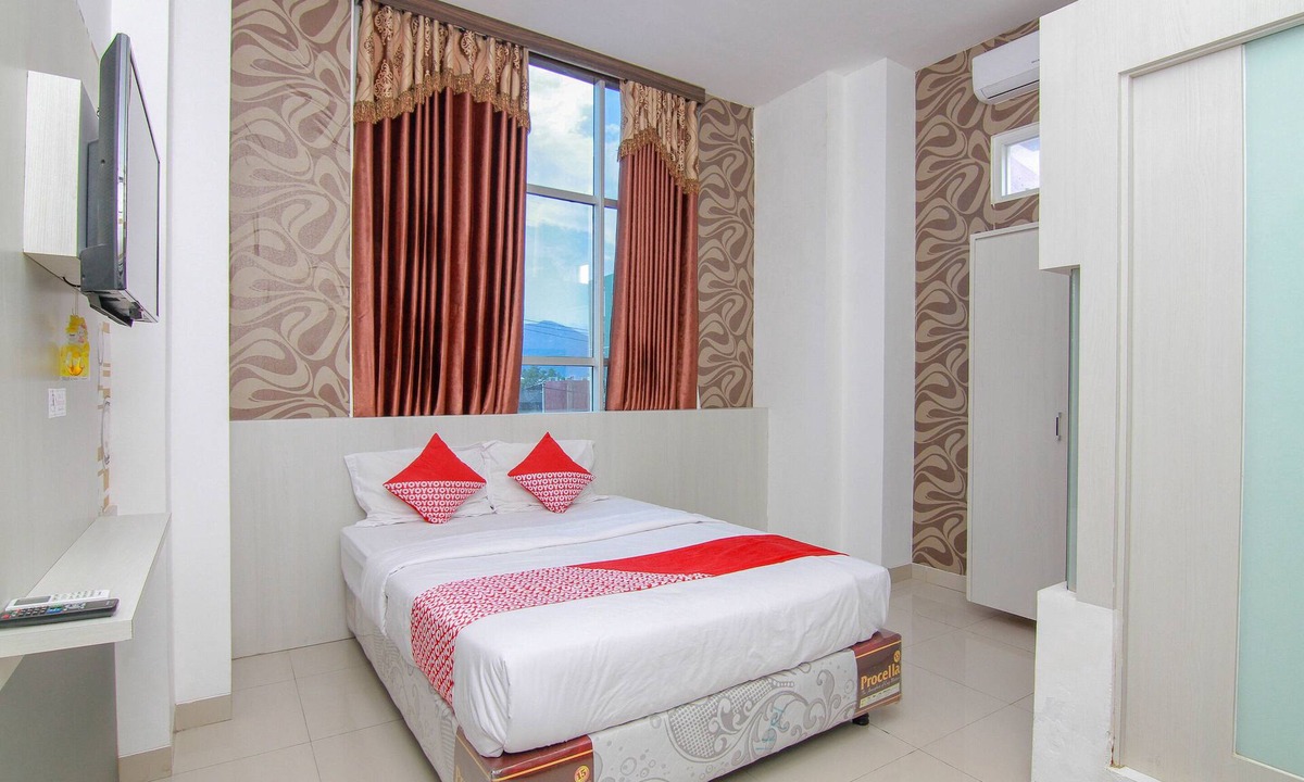 Palu Hotel | OYO 861 R Four Hotel