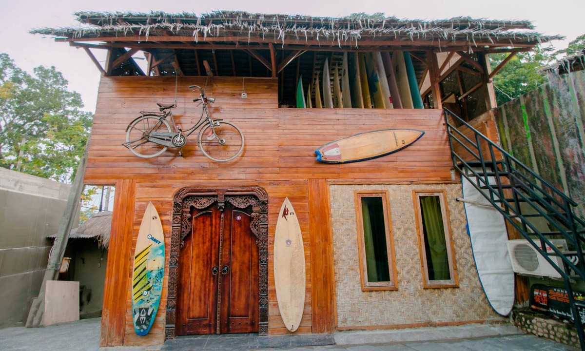 Cikakak Hotel | OYO 867 Bettah Coba Homestay