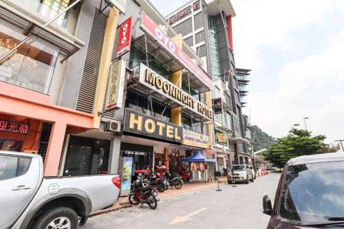 Batu Caves Hotel | OYO 89381 Moonnight Hotel