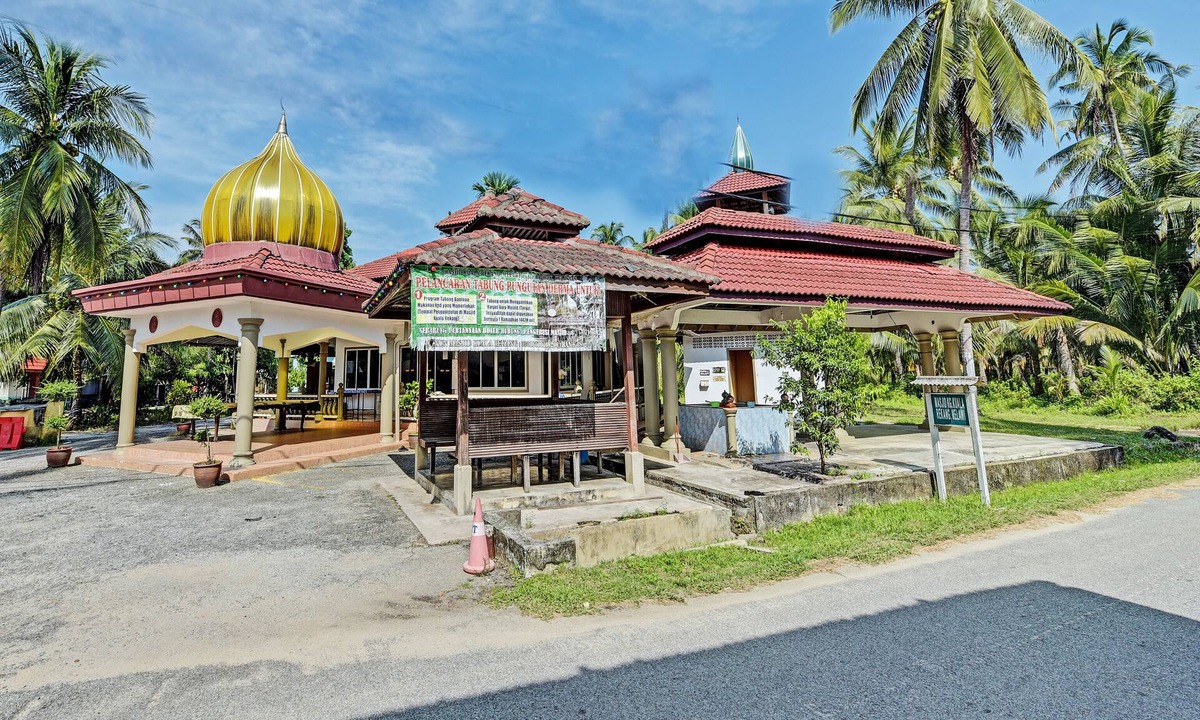 Bachok Hotel | OYO 90278 Redzwan's Beach Resort