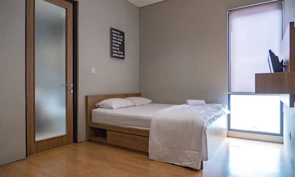 Binong Hotel | OYO 93998 Three J Living
