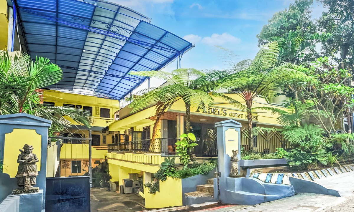 Dinoyo Hotel | OYO 95043 Guest House Adel's