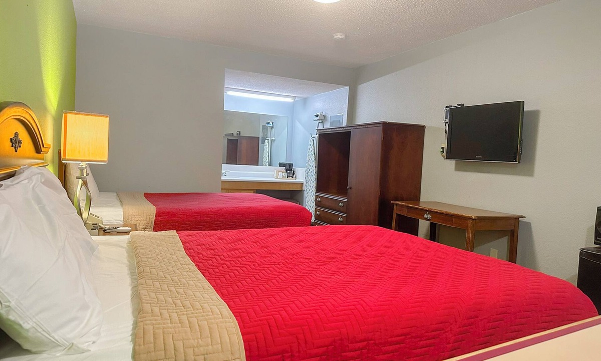Dexter Hotel | OYO Hickory House Inn
