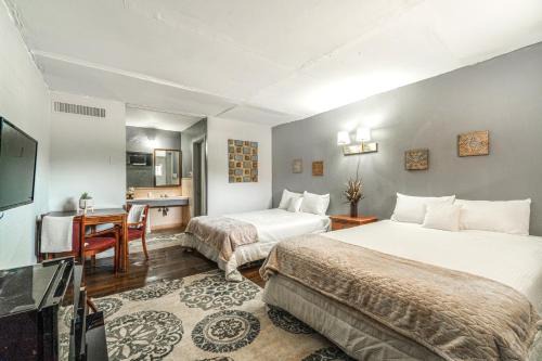 Booneville Hotel | OYO Holiday Capri Motel & Rv Park