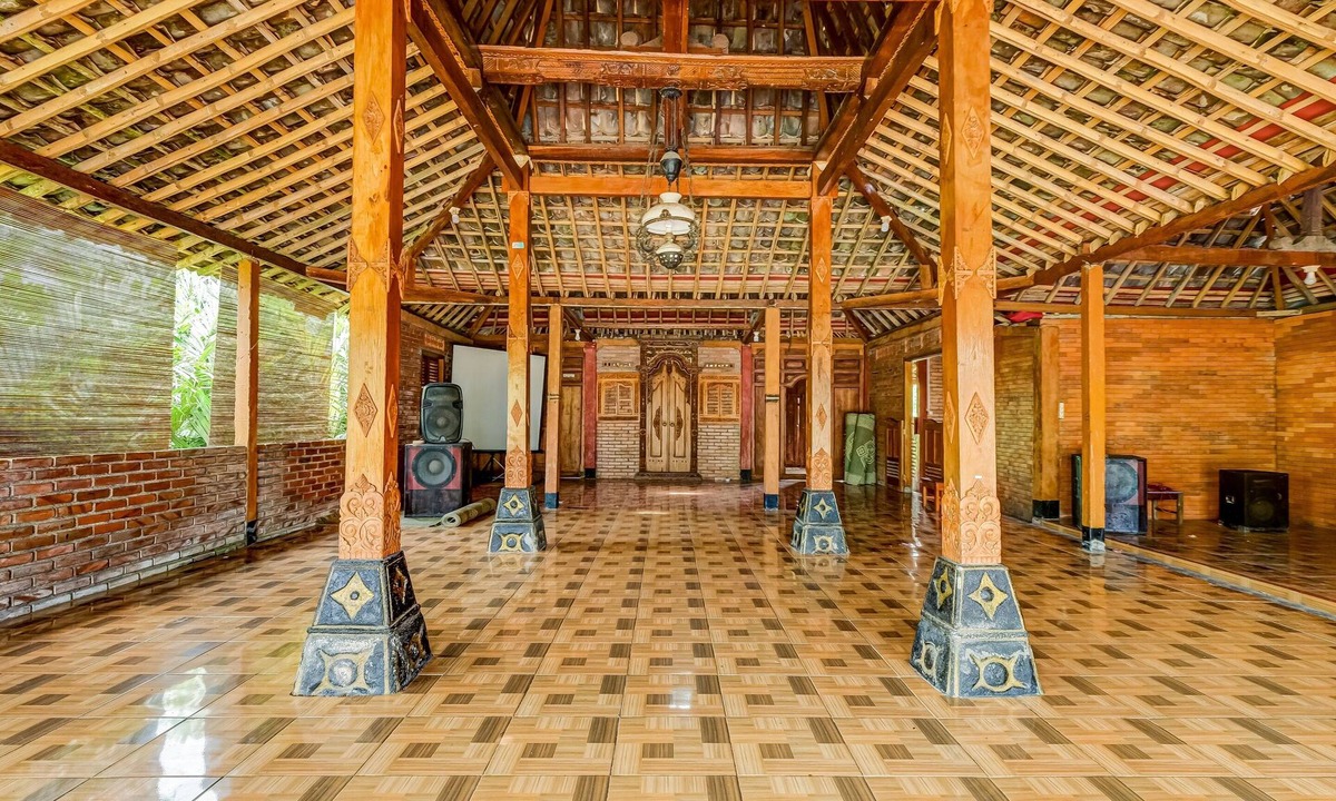 Turi Hotel | OYO Homes 90996 Desa Wisata Pulesari Syariah
