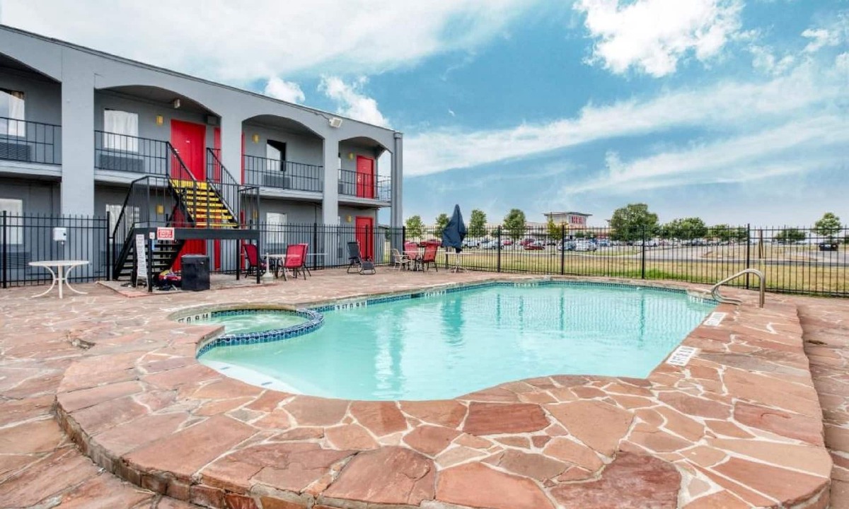 Lackland AFB Hotel | OYO Hotel San Antonio Lackland Air Force Base West