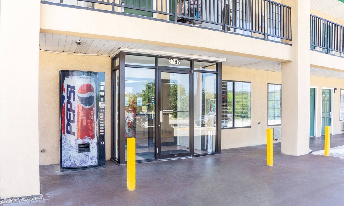 San Antonio Hotel | OYO Inn & Suites Medical Center San Antonio