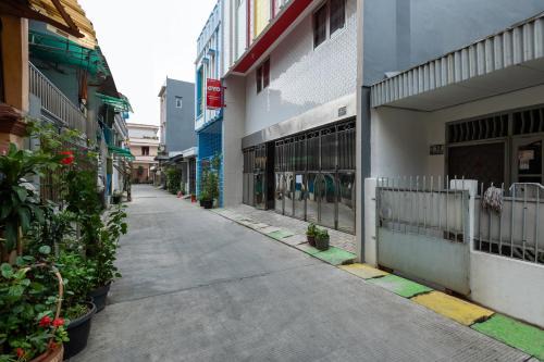 Old Jakarta Hotel | OYO Life 3284 Pademangan 3 Residence