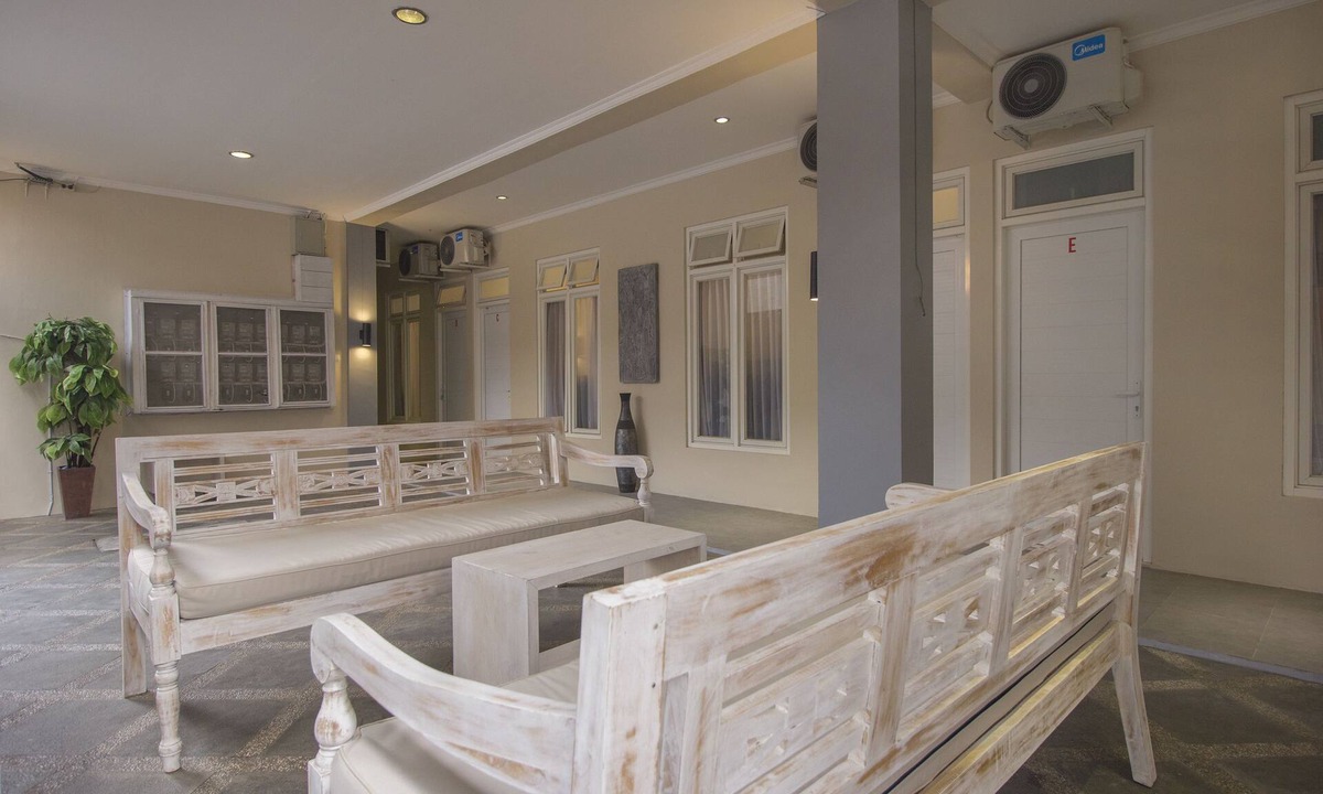 Ngaglik Hotel | OYO Life 647 Irooms Homestay