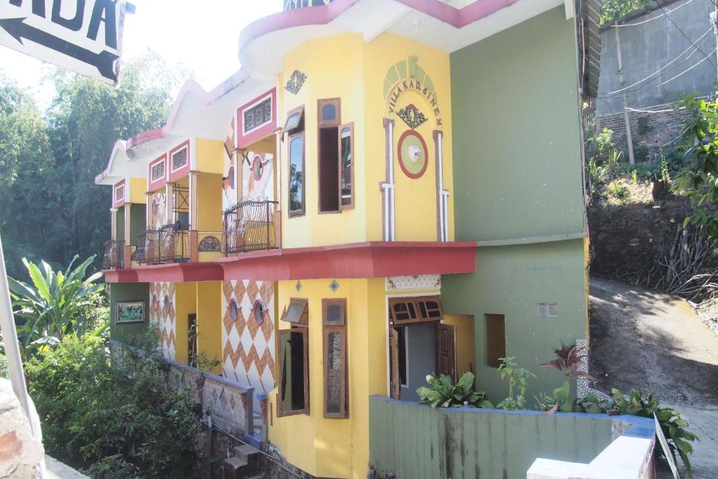 Tretes Hotel | OYO Life 90646 Villa Karsinem Pasuruan