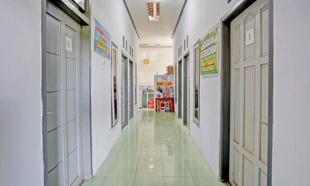 Rogojampi Hotel | OYO Life 92937 Kost Putri Sarkara Syariah