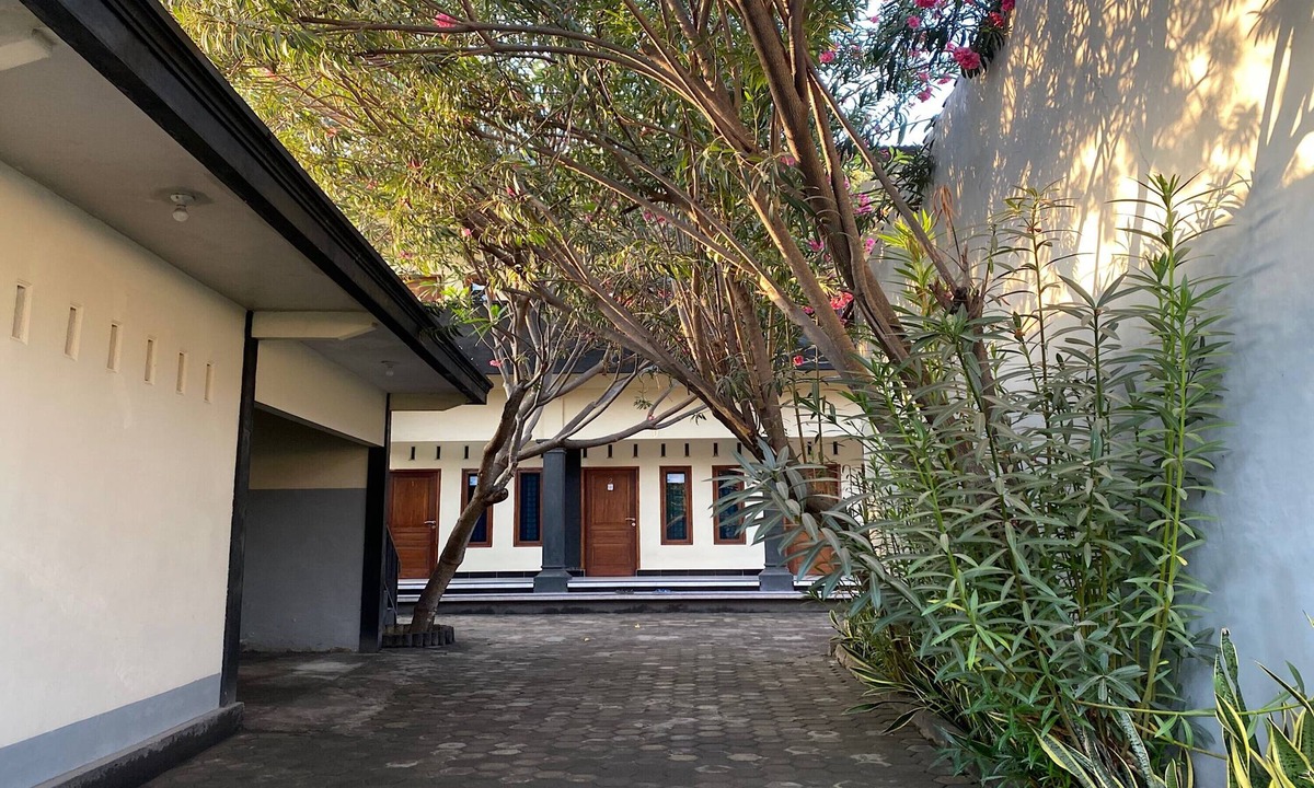Tanjung Hotel | OYO Life 93155 Wisma Sarah