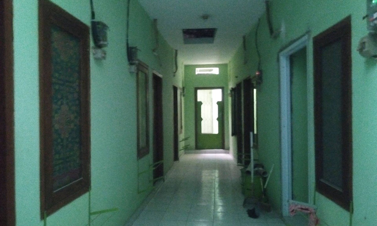 Jakarta Hotel | OYO Life Kost ijo Tembok Tinggi