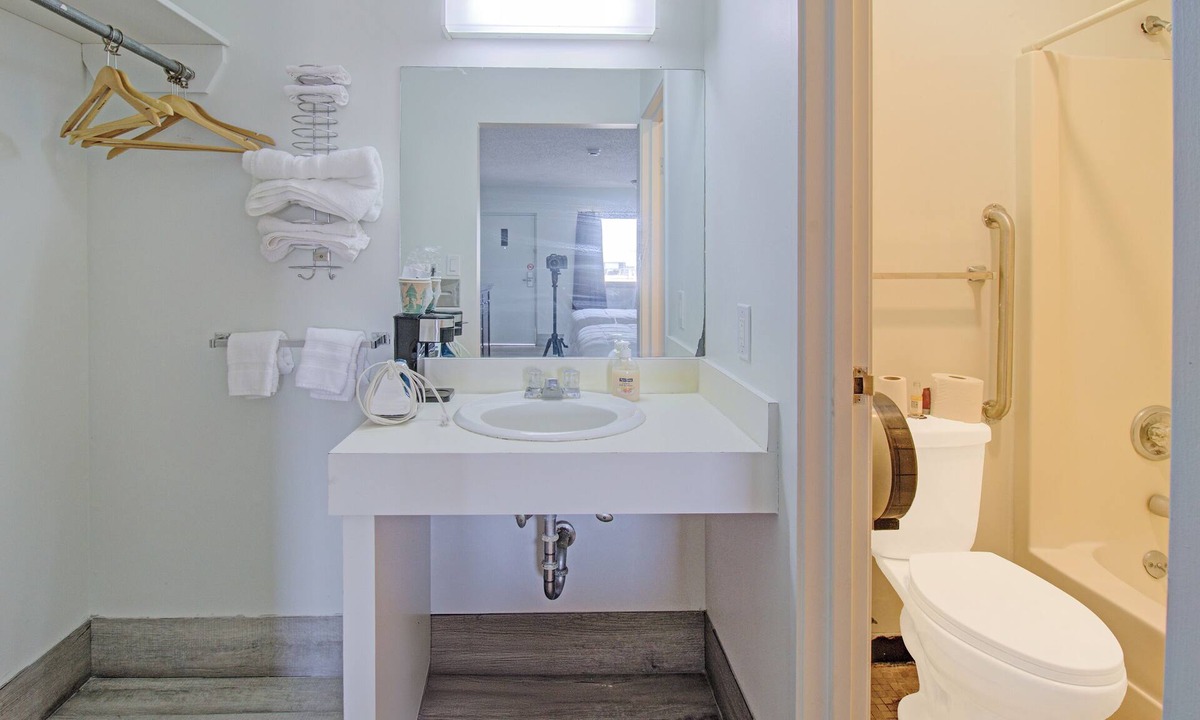 Malden Hotel | OYO Malden Airport Inn