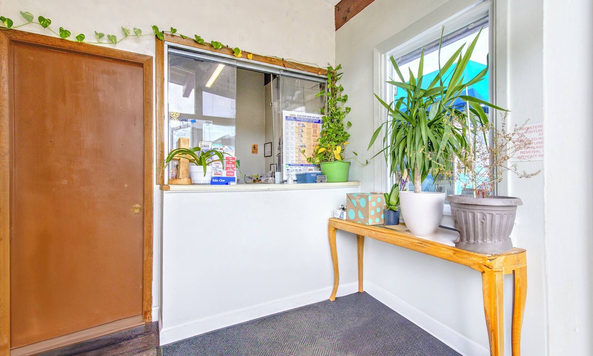 Ashland Hotel | OYO Palm Leaf Motel