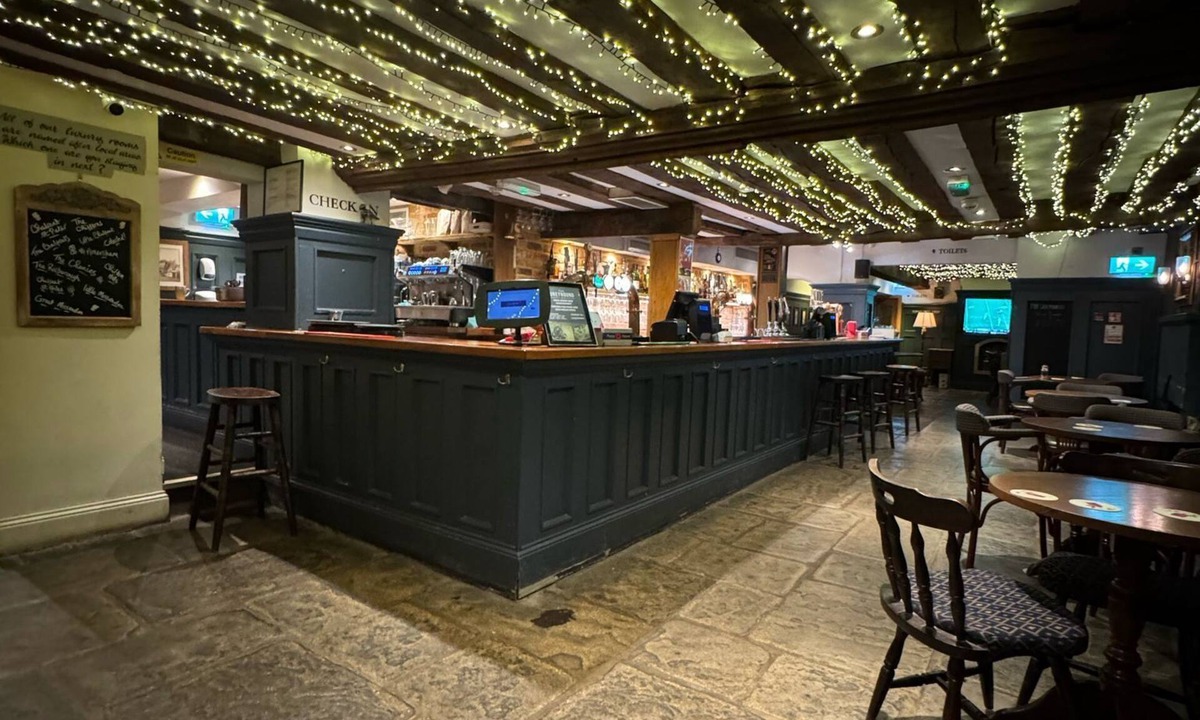 Chalfont St Peter Hotel | OYO The Greyhound Inn