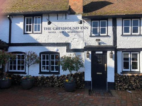 Chalfont St Peter Hotel | OYO The Greyhound Inn