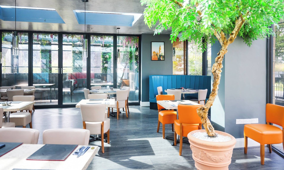 Bradford Hotel | OYO Tong Park Hotel