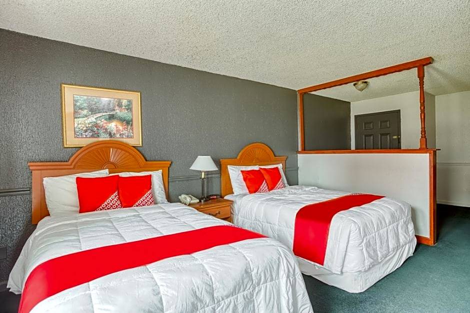 South Tulsa Hotel | OYO Townhouse Tulsa Woodland Hills