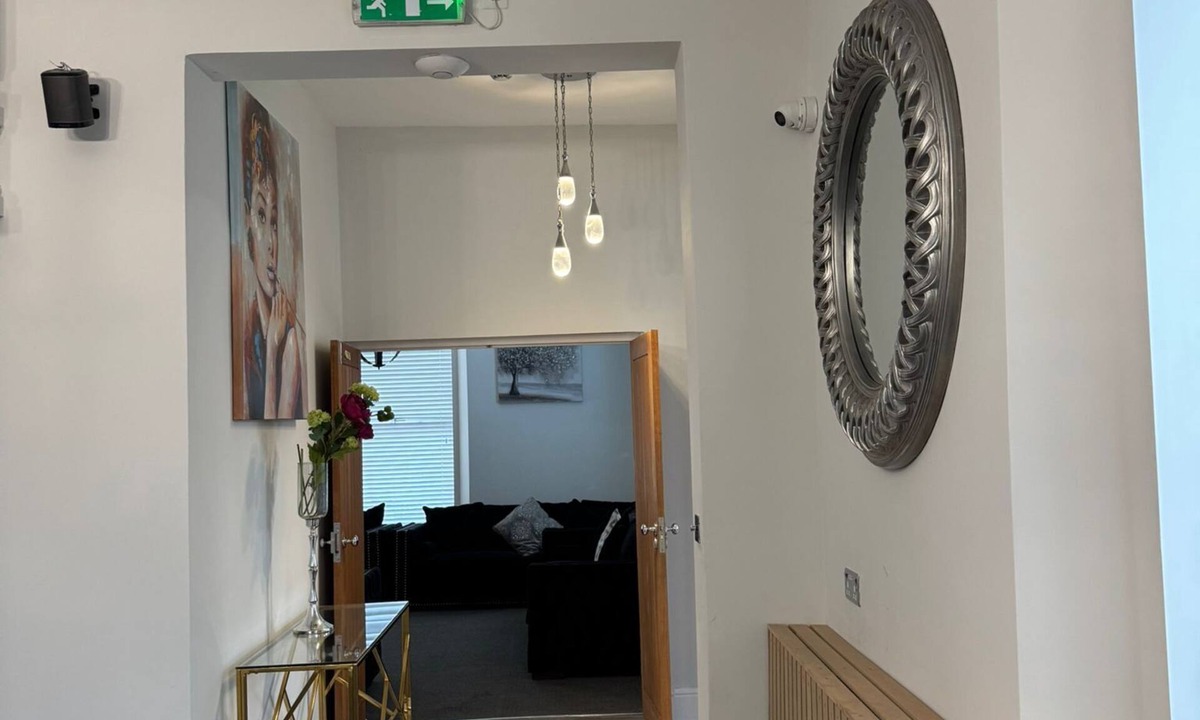 Watton Hotel | OYO Watton Vibe Hotel