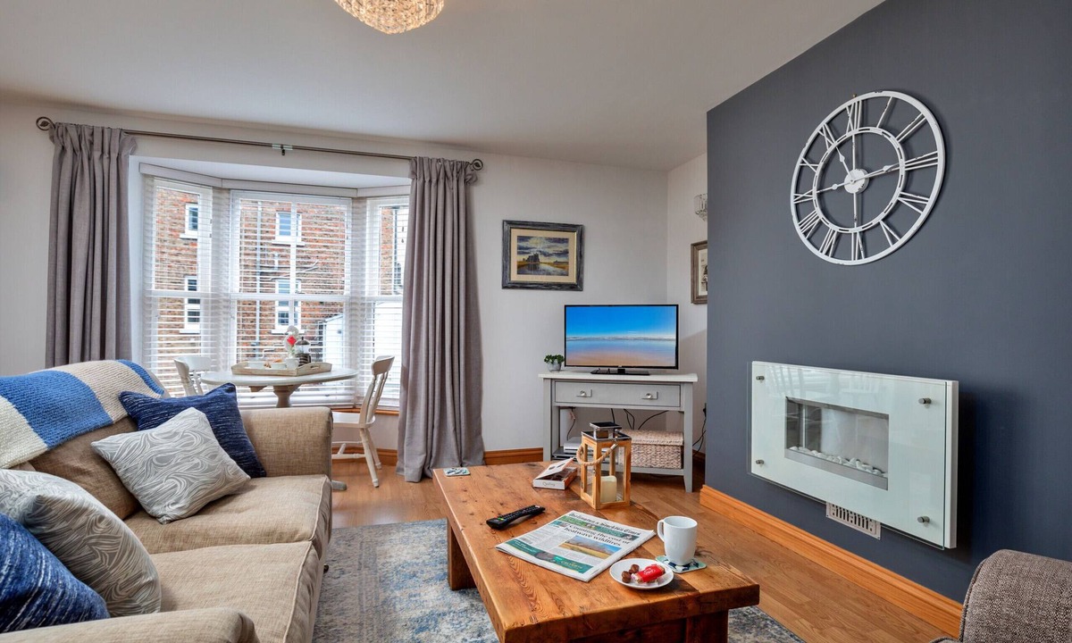 West Cliff Apartment | Oystercatcher