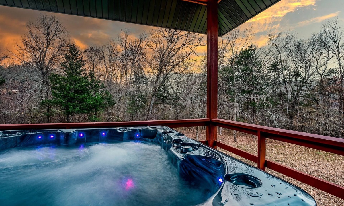 Parthenon Cabin | Ozark beauty w/HotTub, GameRm, Firepit; Trampoline VIEWS!