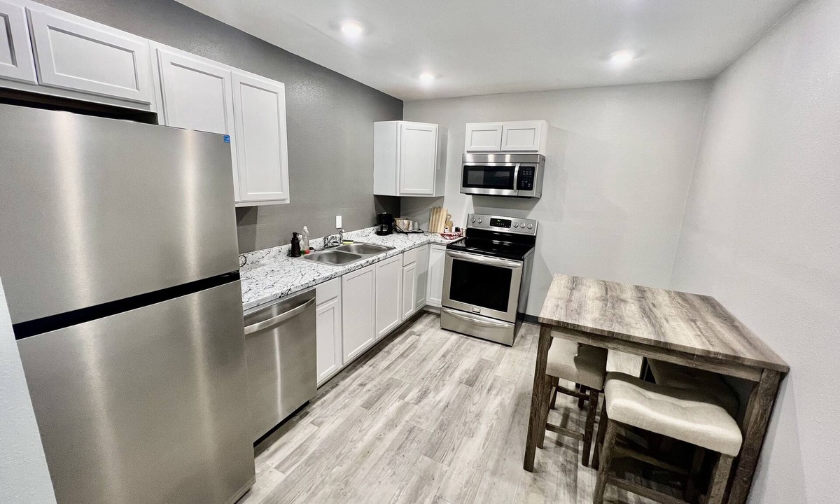Ozark Hotel | Ozark Inn & Suites