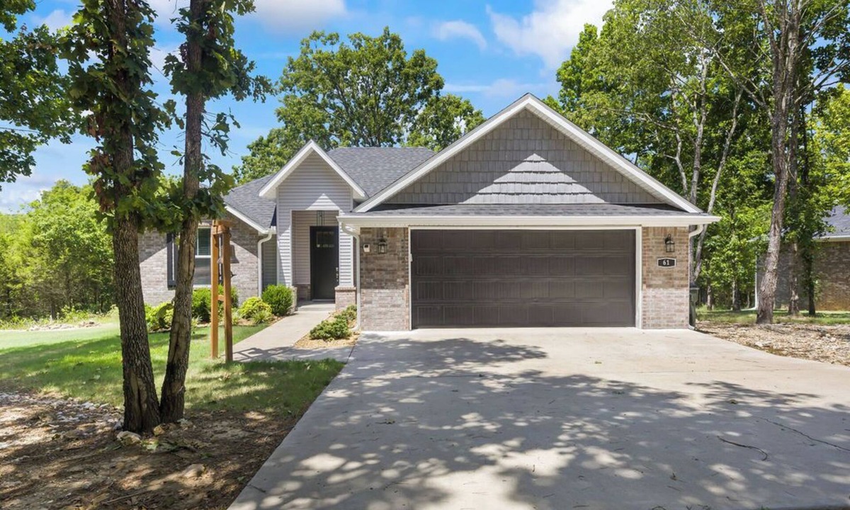 Holiday Island House | Ozark Mtn Hideaway- Deck, Fire Pit, Walk to Lake!