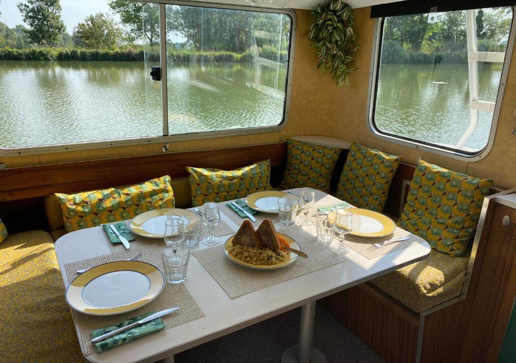 Saint-Symphorien-sur-Saone Boat Rental | Péniche St Remy