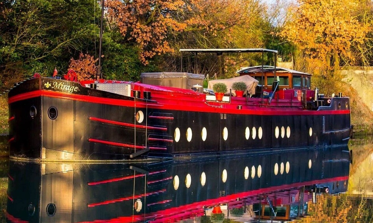 Villalbe Boat Rental | Péniche Mirage, Guest room