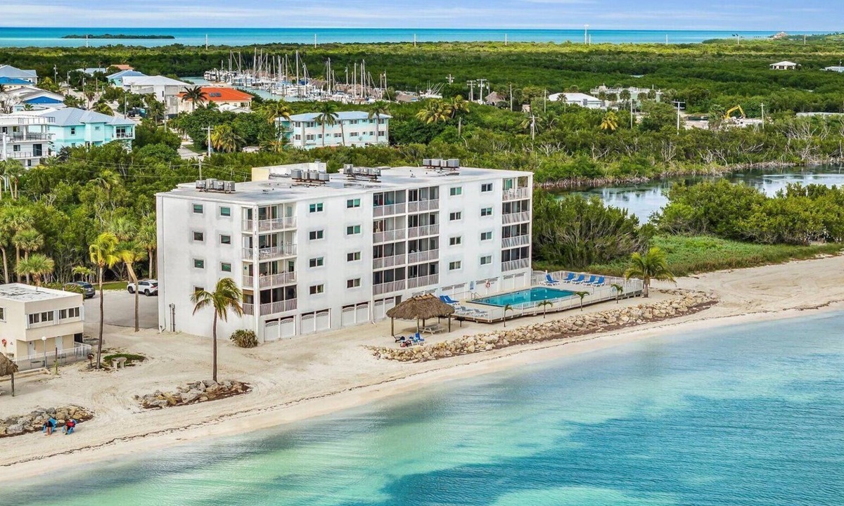 Marathon Condo | P41 - Beach Front condo with 2 bedrooms, 2 bath, pool and tennis courts!