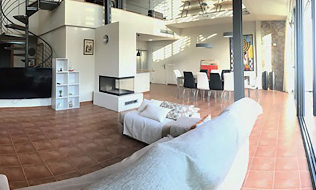 Albons House | Paceful single design house with pool and garden 5min far to beaches.