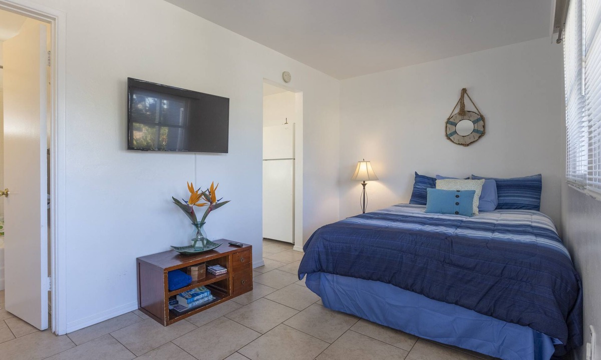 Pacific Beach Apartment | Pacific Beach Studio #1973 Close to beach, bay and more!