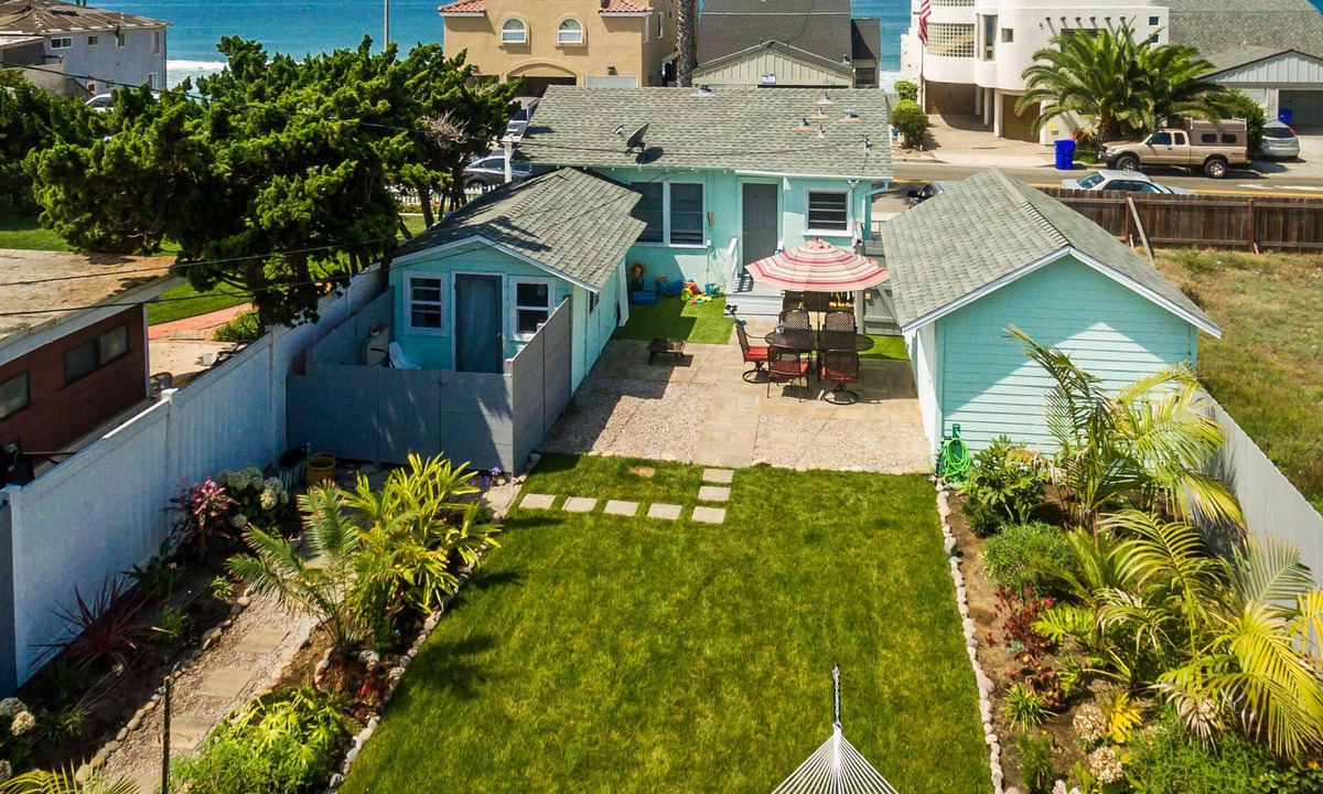 South Oceanside House | Pacific Bungalow | Ocean View with Tiny House!