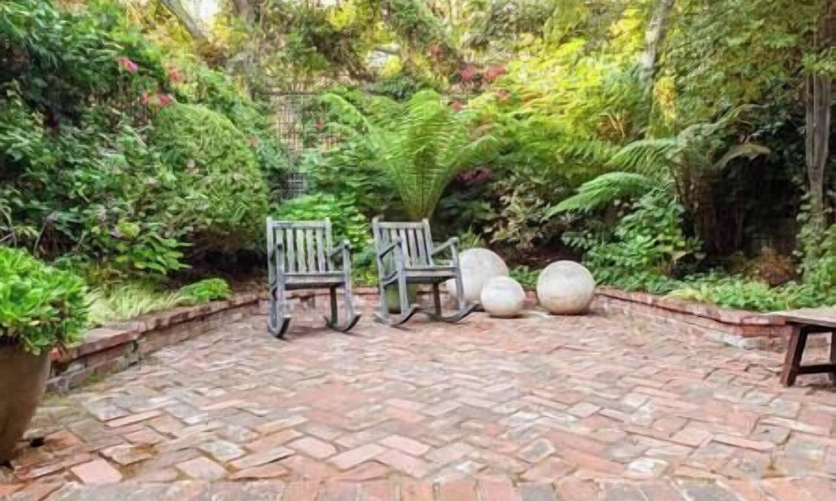 Pacific Heights Apartment | Pacific Heights Victorian Garden Bed and Bath Suite