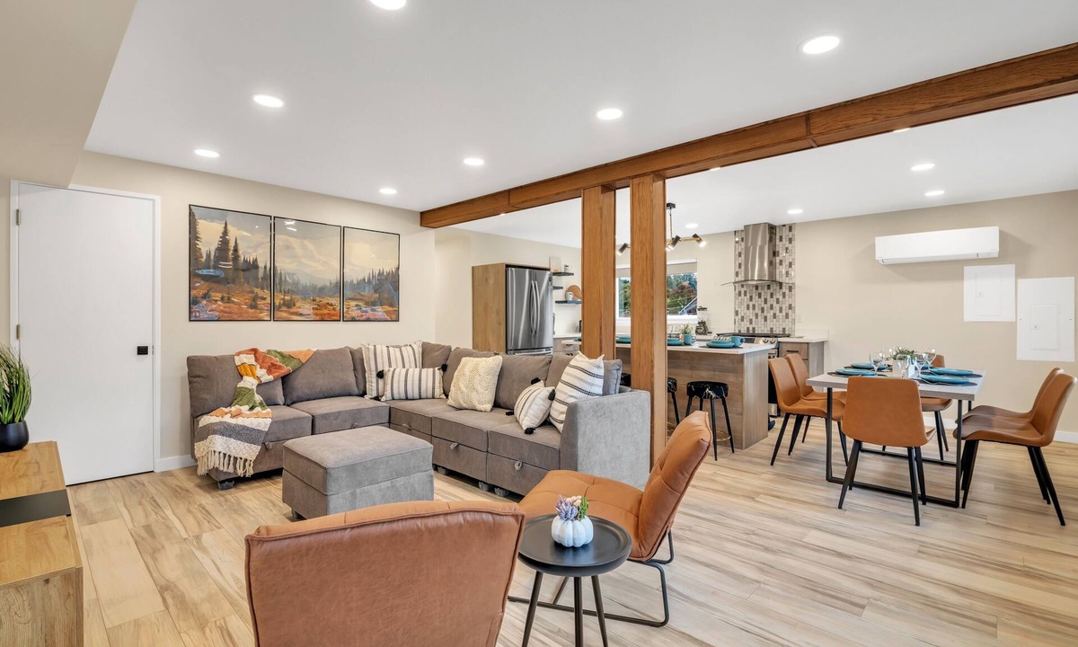 Tukwila House | Pacific Northwest Retreat Duplex 3min from Seattle by RedAwning