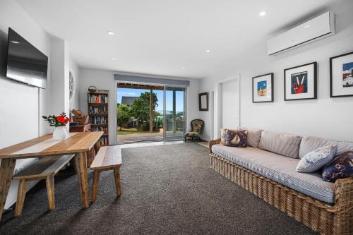 Army Bay Apartment | Pacific Ocean Breezes