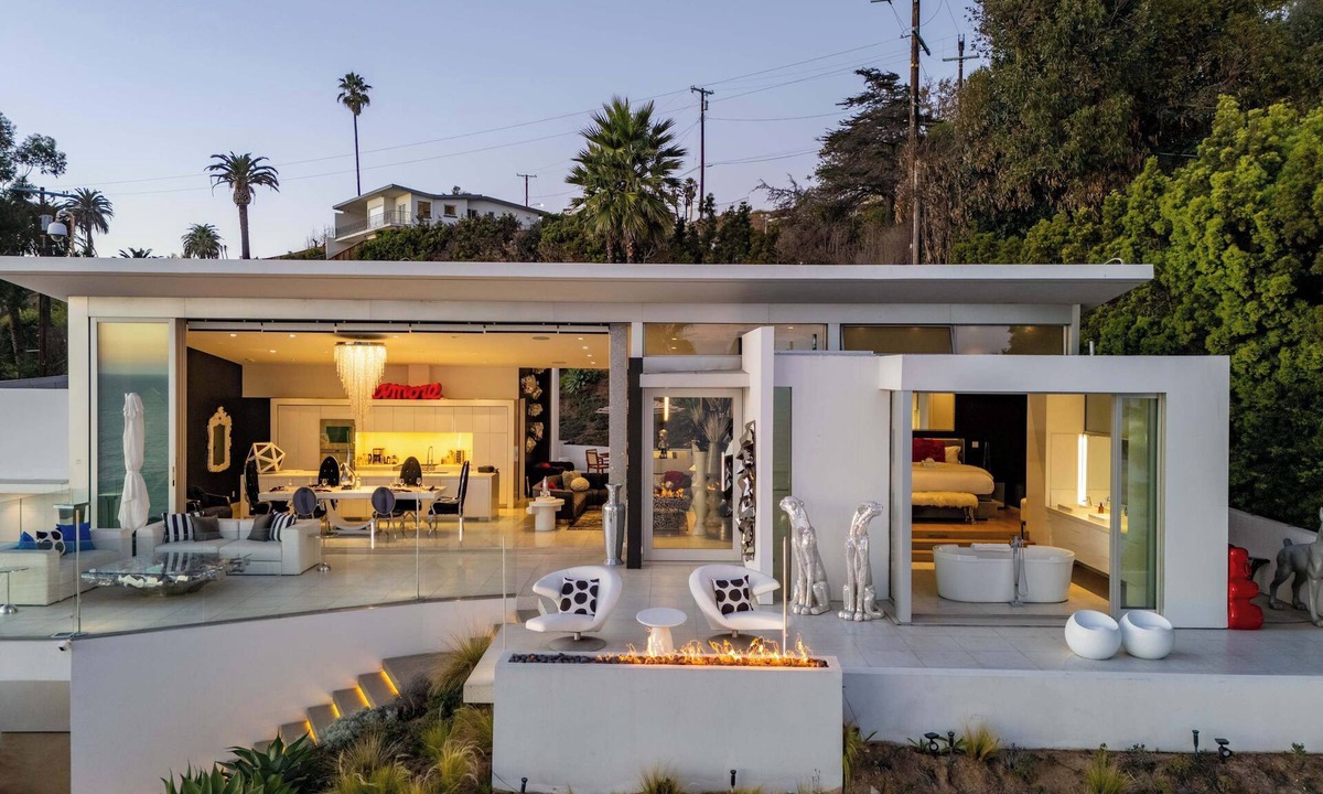 Pacific Palisades House | Pacific Palisades 3BR | Fire Pit by Colby & Conrad