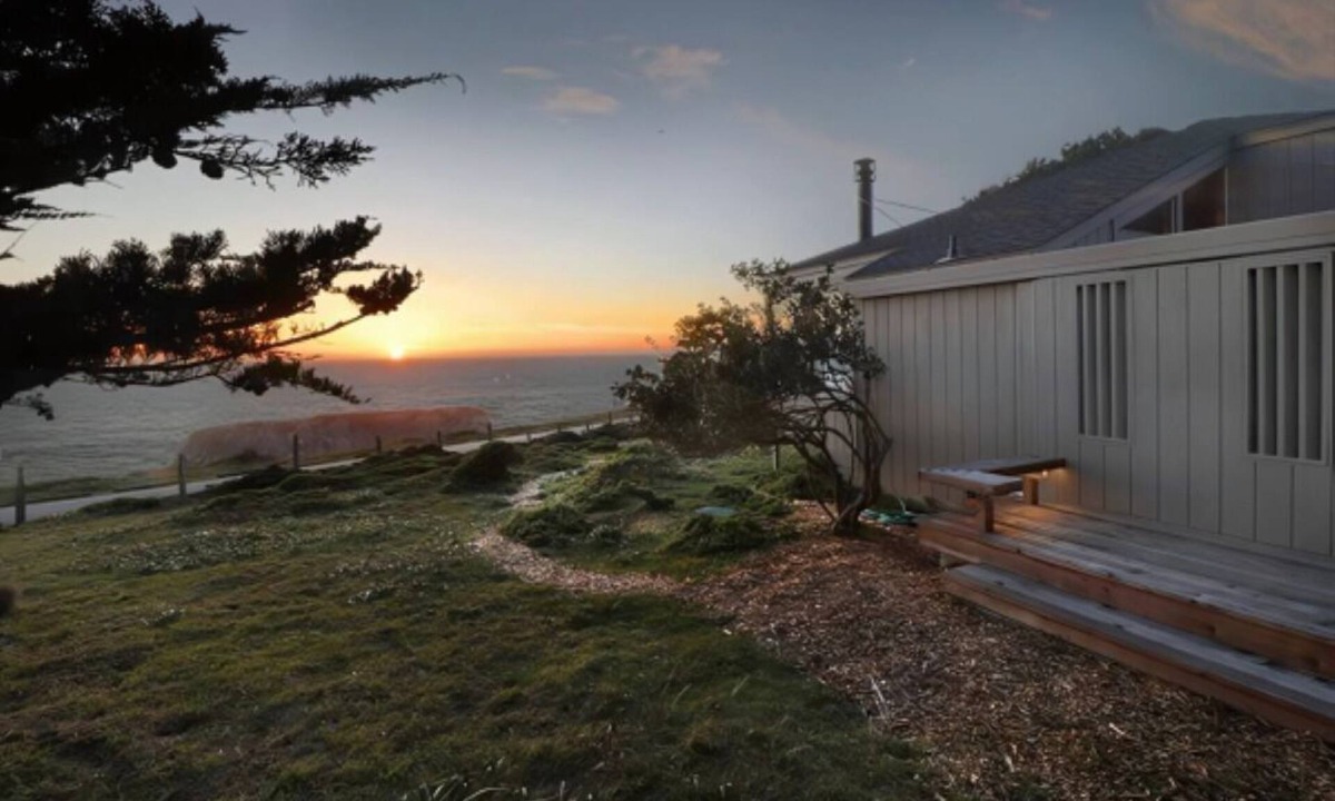 Occidental House | Pacific Sunset is Waiting for You!